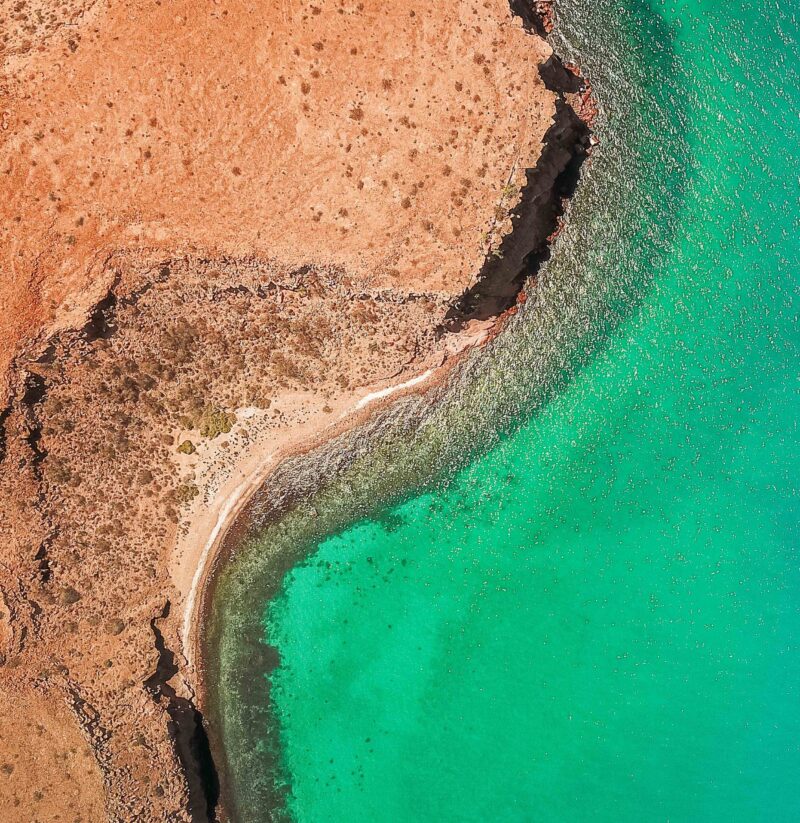 An aerial shot of blue-green waters in Isla del Espiritu Santo, Baja California Sur, Mexico