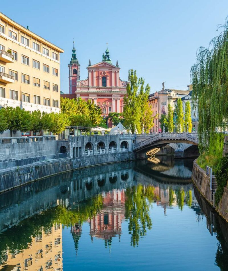 AdobeStock_yiqTwL.jpg Franciscan Church of the Annunciation and Triple Bridge reflected in Ljublanica river, Ljubljana, Slovenia