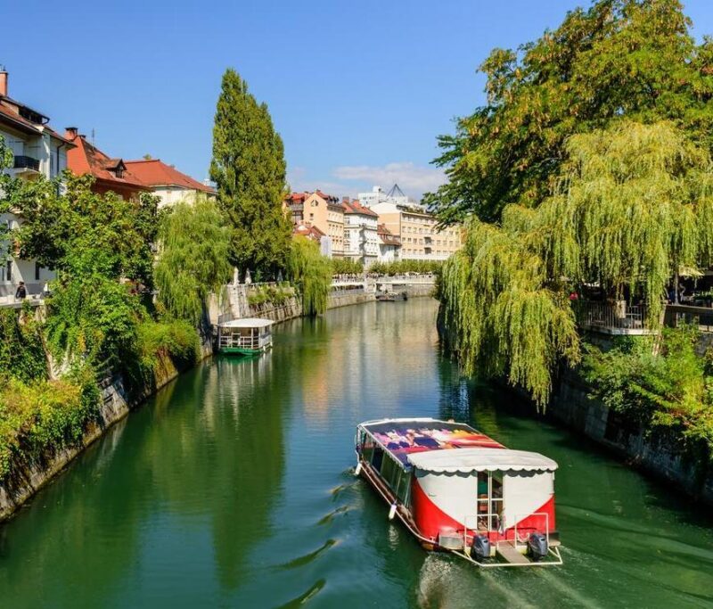 AdobeStock_bxbps9.jpg Ljubljana