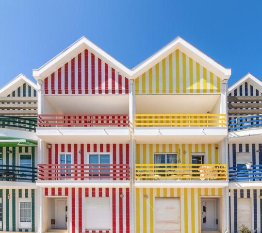 See the traditional houses of Costa Nova