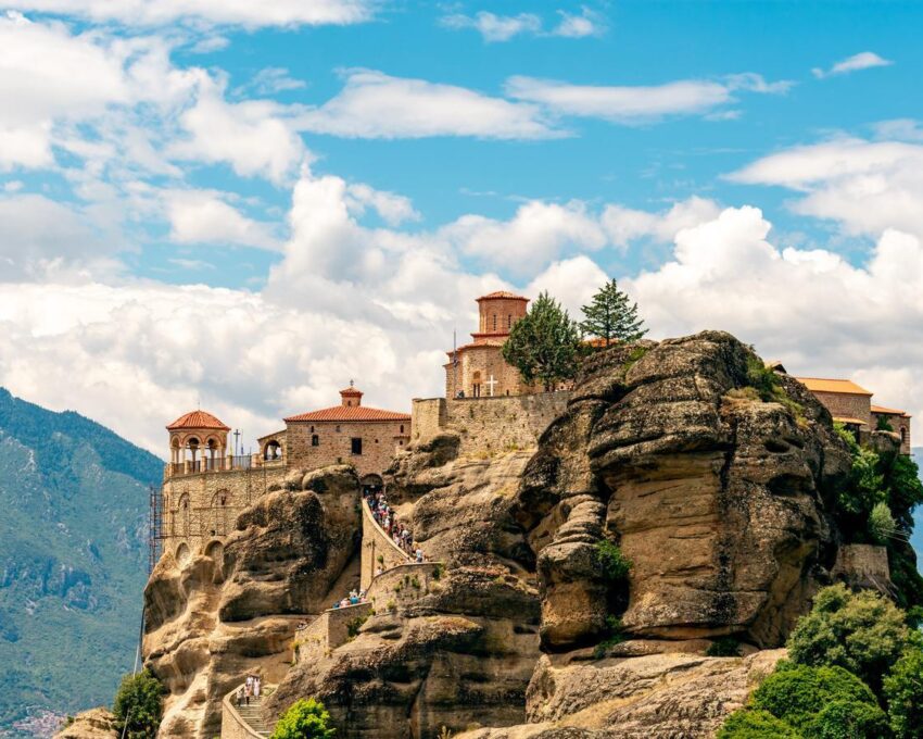 The forgotten footpaths of Meteora