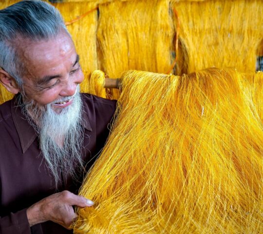 Learn how silk is stretched over a bamboo frame; a key stage that gives Hoi An’s lanterns their shape and delicate glow.