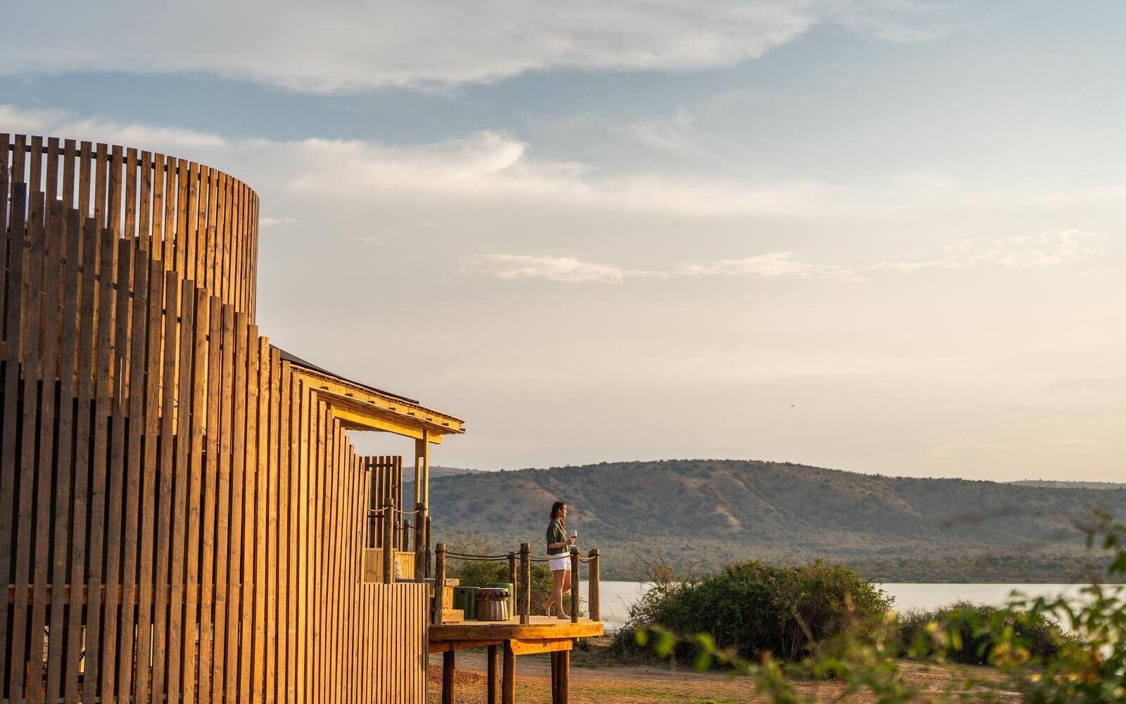 The secluded private villa at Wilderness Magashi offers stunning views of Lake Rwanyakazinga. The banks of this lake are home to the rare sitatunga antelope, elephants, fish eagles and an abundance of other wildlife.
