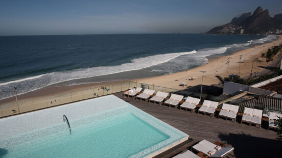 rooftop-infinity-pool-fasano-rio